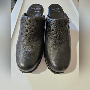 Womens Nurse Mates slip on heal shoes. Like new condition. Size 10.